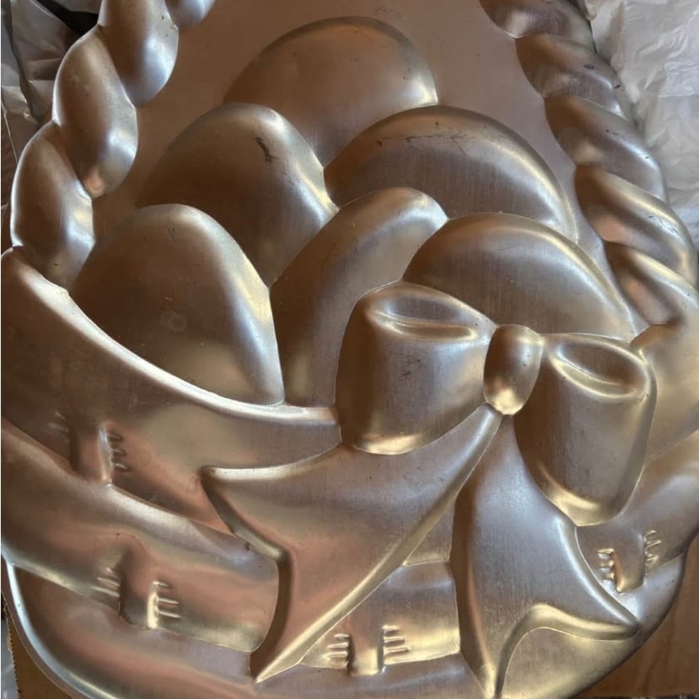 Wilton Easter basket cake pan